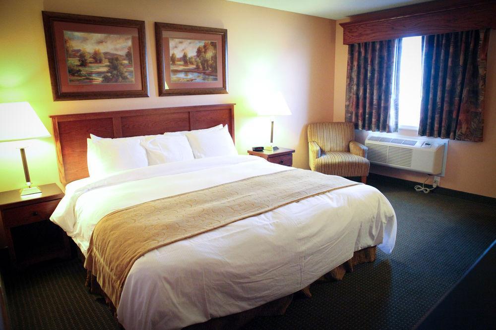 Grandstay Hotel & Suites Perham Exterior photo