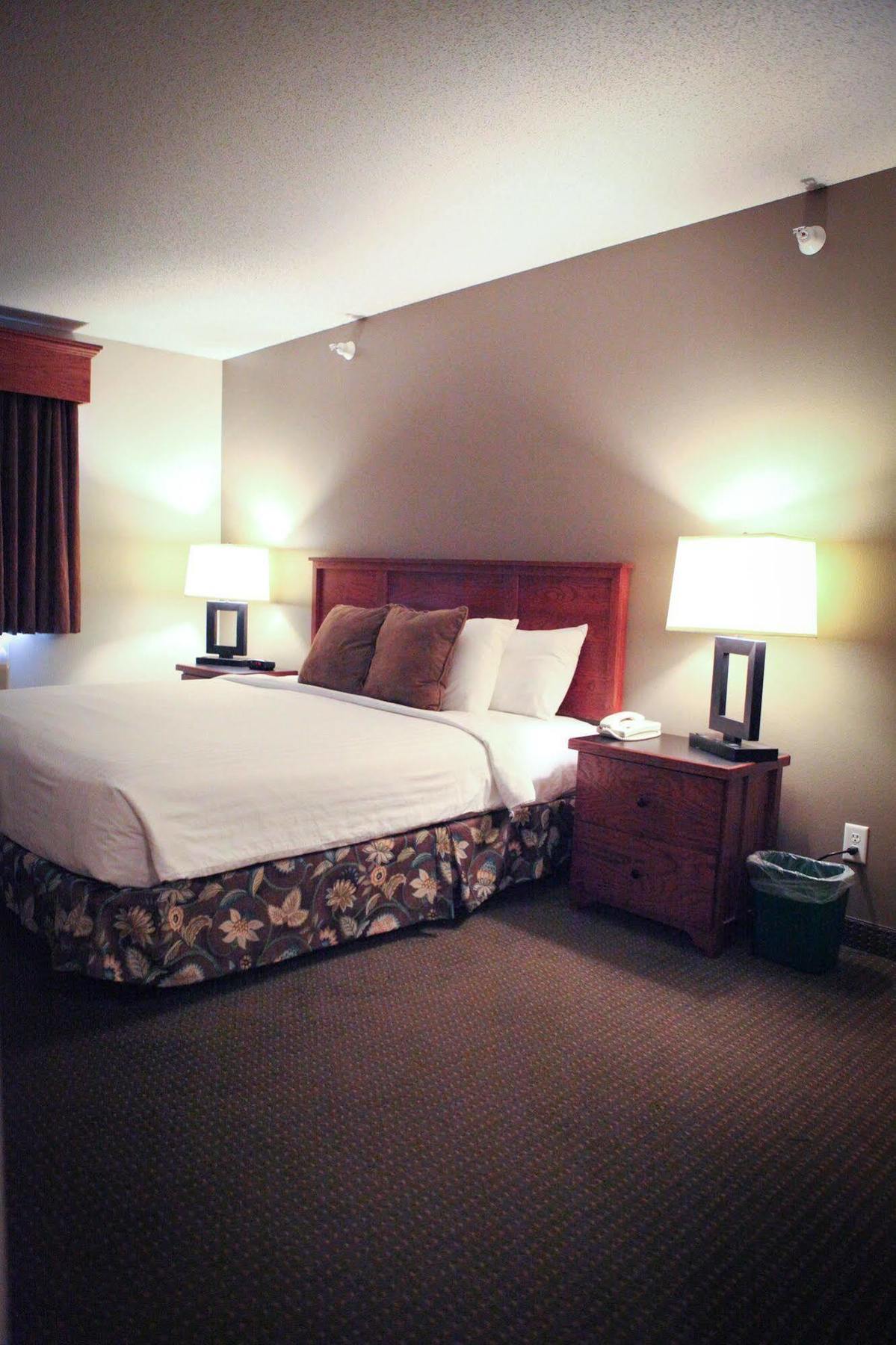 Grandstay Hotel & Suites Perham Exterior photo